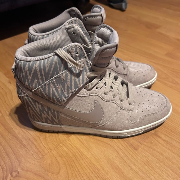 Nike Gray Patterned High-Top Women's Wedged Sneakers - Picture 6 of 6
